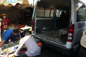 Một người đàn ông chết bất thường trong nhà vệ sinh 