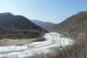 Người Triều Tiên vượt sông băng sang Trung Quốc tìm lương thực