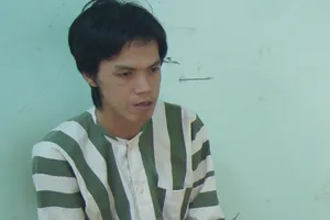 Dùng 600 tờ tiền giả để mua card điện thoại