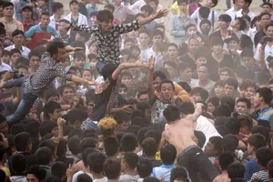 Hãi hùng cướp phết cầu may