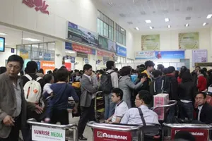 Hàng loạt chuyến bay lại bị hủy chuyến, hoãn bay vì thời tiết