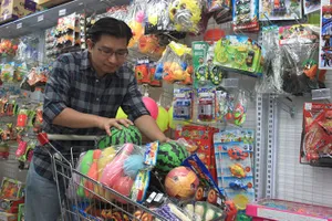 Tiền quyên góp "vụ lừa iPhone ở Singapore" đi đâu về đâu?