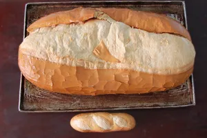 Chiêm ngưỡng ổ bánh mì nặng gần 2 kg giá 70.000 đồng ở Sài Gòn