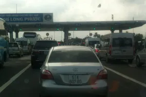 Ùn tắc giao thông trong ngày đầu nghỉ lễ 