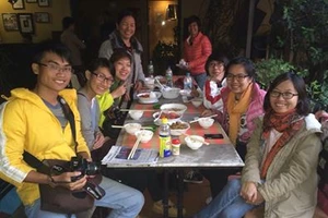 Ấm tình người tại Quán phở Việt trong cảnh động đất ở Nepal