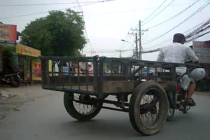 Xe ba gác tông nam sinh viên văng mất nửa xương đùi