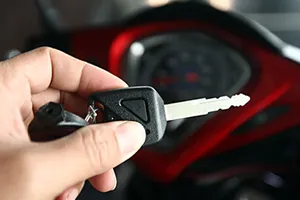 Cảnh giác: Mất xe ngay trước mắt vì tưởng kẻ trộm là bảo vệ quán karaoke