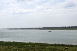 Mò hến phụ giúp gia đình, bé trai 11 tuổi bị nước cuốn trôi