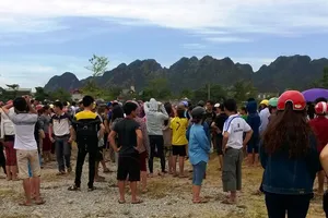 Nghi án “vỡ nợ” hai vợ chồng tự sát bằng mìn ở đài phun nước