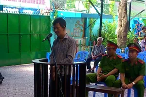 Bênh bạn, đánh cảnh sát giao thông 