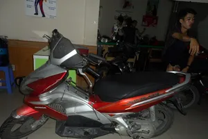 Trộm táo tợn như phim: ‘Em vào nhà đi để anh đóng cửa cho’