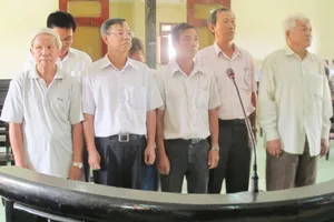 Bị cáo tại ngoại… có bầu, tòa ngâm án