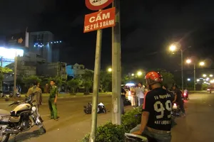 Say rượu, húc tung biển báo giao thông