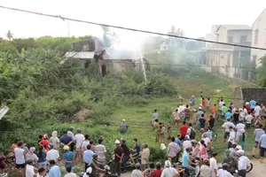 Kho gas phát nổ như bom, bình gas bay bắn lên không trung