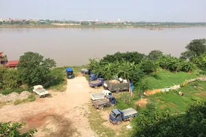 Vi phạm về đê điều gia tăng do công tác quản lý kém, ngại va chạm