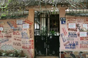 Người dân bắt giữ người dán quảng cáo, rao vặt có được không?