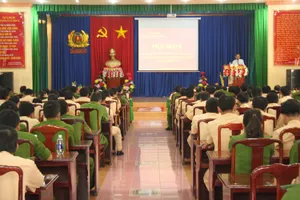 Công an Bình Phước mời chuyên gia nói chuyện văn hóa ứng xử cho cán bộ