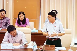 Không thể cùng lúc vừa điều tra vừa giữ người