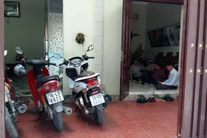 Chùm ảnh gia đình ông Đoàn Văn Vươn vui mừng nghe tin đặc xá