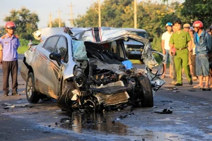 Tông trực diện xe tải, hai cảnh sát giao thông thương vong