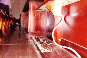 Mối và nước mưa ‘tấn công’ tòa nhà 200 tỉ đồng