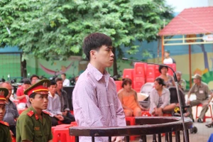 Kẻ giết bà nội xin được lãnh án tử