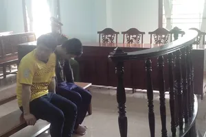 Biết sắp bị cướp, cô gái bỏ người yêu đi... báo công an