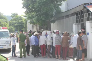 Bàng hoàng người mẹ trẻ treo cổ cùng con thơ chết bất thường