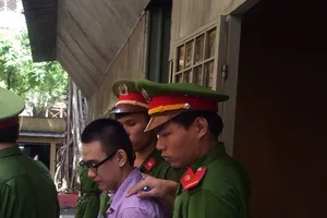 Va quẹt xe, hung hăng đánh cả người bị say rượu