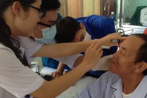 400.000 người bị cườm mắt mỗi năm