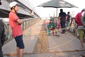 VKSND Tối cao yêu cầu báo cáo vụ cô gái rơi xuống cầu tạm