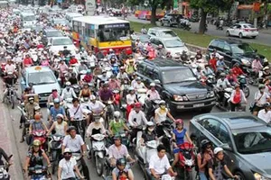 Chính phủ đồng ý tạm dừng thu phí xe máy