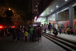 Hà Nội: Chuông báo cháy rú liên hồi, hàng trăm người dân chạy tán loạn