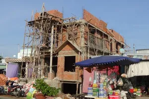 Rơi từ tầng 3 biệt thự đang xây, một thợ hồ chết thảm