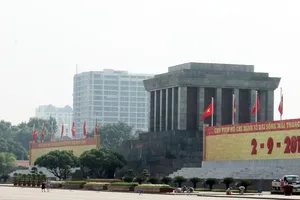 Chủ tịch Hà Nội yêu cầu chốt thời gian ‘cắt ngọn’ nhà 8B Lê Trực