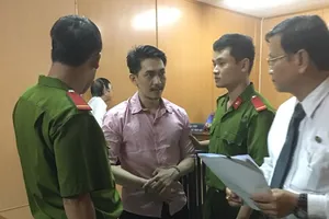 Hoãn xử vụ tình trẻ 'cướp' nhẫn kim cương 7 tỉ đồng