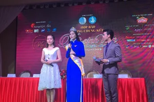 Nữ sinh viên Việt Nam cùng đua nhan sắc 