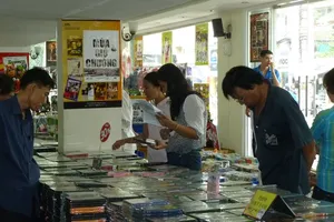 Hội chợ băng đĩa: Nhiều băng đĩa đồng giá chỉ 2.000 đồng