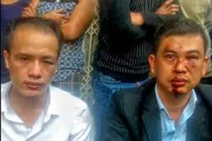 Khởi tố 7 bị can hành hung luật sư vì ‘bị bắn bụi bẩn’