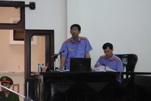 Vụ chai nước có ruồi: Bị cáo Minh bị đề nghị đến 13 năm tù