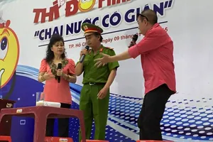 Chùm ảnh: Toàn cảnh hội thi đố vui pháp luật 'Chai nước có gián'