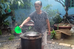 Bồi hồi bắt gặp nồi bánh chưng, bánh tét giữa lòng phố thị