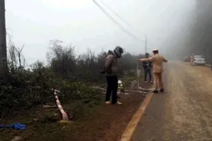 Xe của Phó bí thư huyện lao xuống vực sâu 