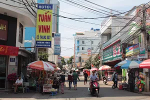Vũng Tàu: 'Cháy' phòng, mỏi mòn tìm bãi tắm