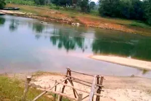 Đánh cá bằng mìn tự chế, mìn nổ... ngay trên tay