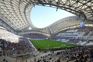 Nhiều trận VCK Euro có thể khóa kín cổng vì... khủng bố