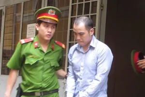 Bênh vợ chém trọng thương hai hàng xóm 