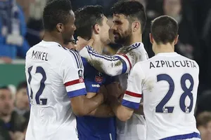 Costa: ‘Tôi không cắn cổ Barry’