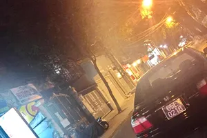 Xe biển xanh bị 'bêu' trên Facebook vì... nằm ở quán nhậu