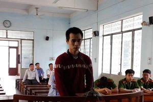 Thầy giáo dạy hát… hiếp dâm và cướp tài sản 